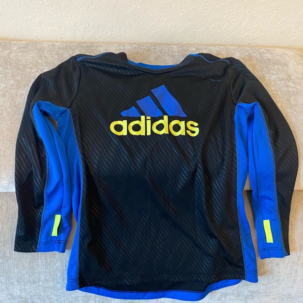 ADIDAS LONG SLEEVE PERFORMANCE SHIRT.